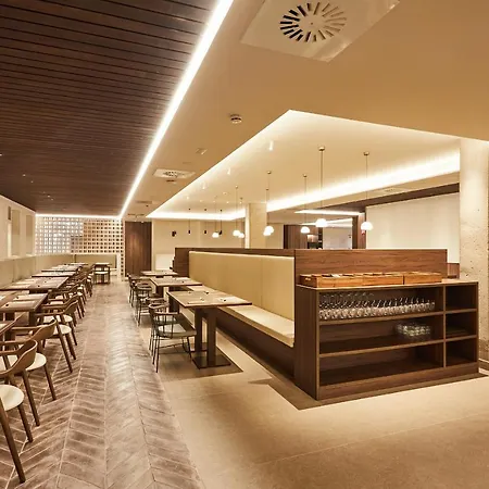 Silken بلاتجا ذارو