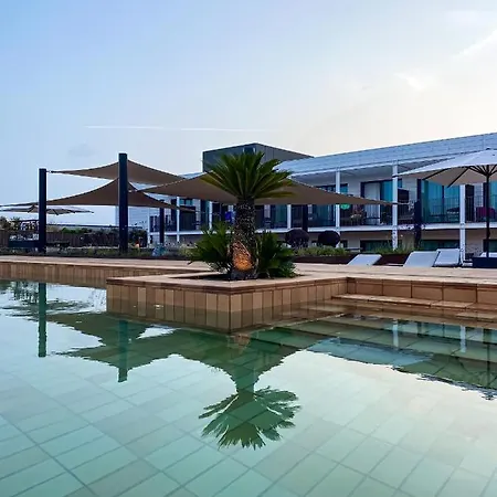 Silken فندق بلاتجا ذارو