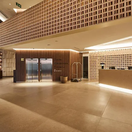 Silken 4* بلاتجا ذارو